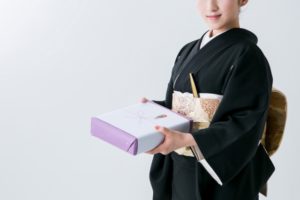 内のしと外のしの違いとは?お中元やお見舞いなどの使い分け方とは?