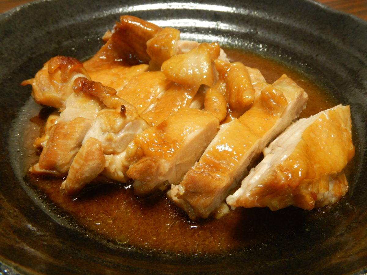 鶏もも肉電子レンジレシピ！パサパサにならずに簡単に蒸し鶏が作れる？