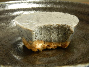 豆腐スイーツレシピ！簡単でバターなしのヘルシーごま豆腐タルトを作ってみた！