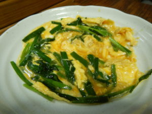 ニラ玉をふわふわに仕上げるレシピ！卵を柔らかく調理するポイント！