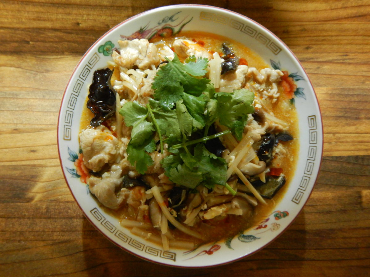 スーラータン麺（酸辣湯麵）の簡単レシピ！出来合いでなく自分で作る！