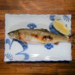 鮎の塩焼きの食べ方！下ごしらえは？内臓も含めて丸ごと食べられる？